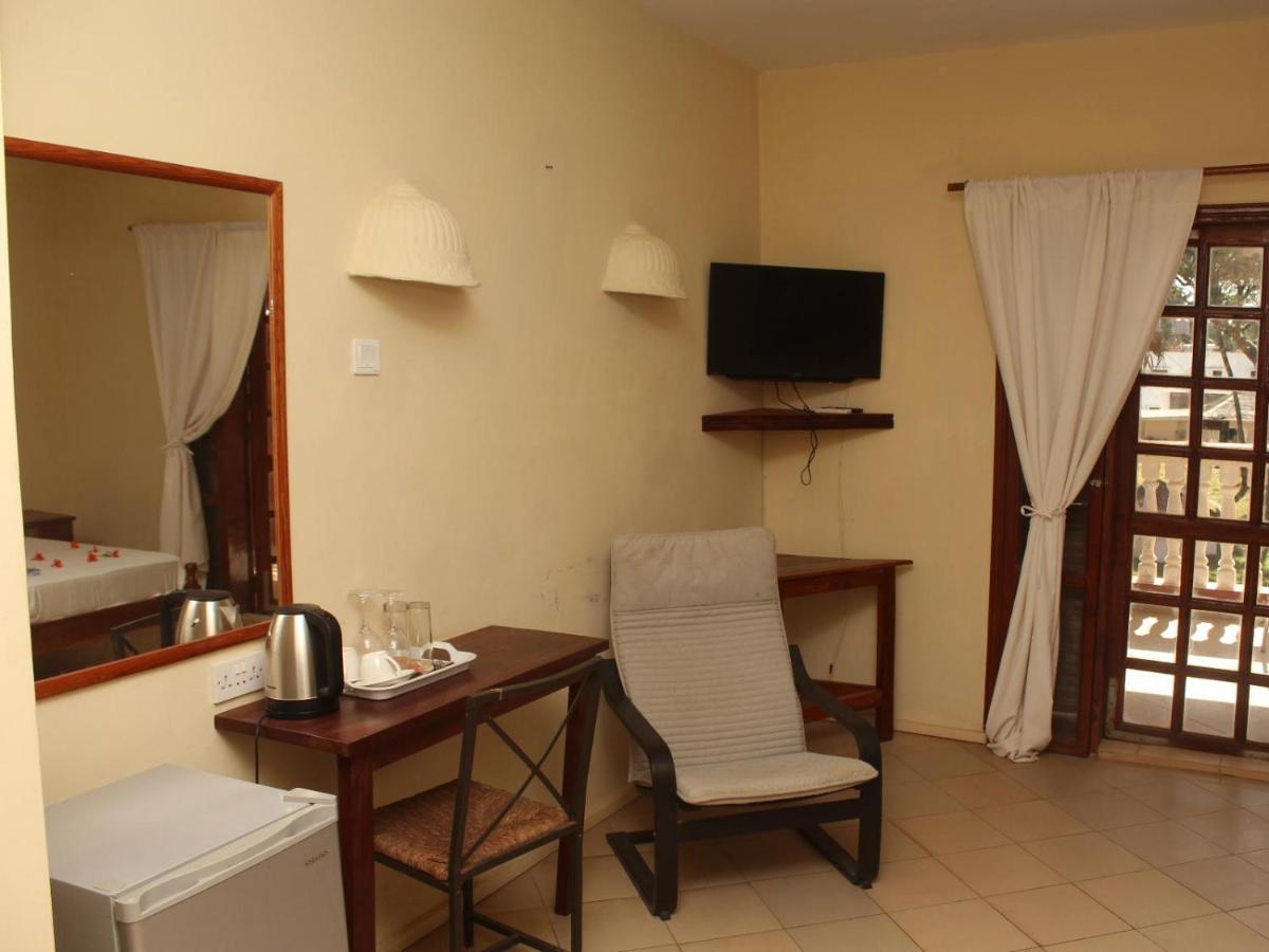Lemon Creek Hotel Resort Bijilo ภายนอก รูปภาพ