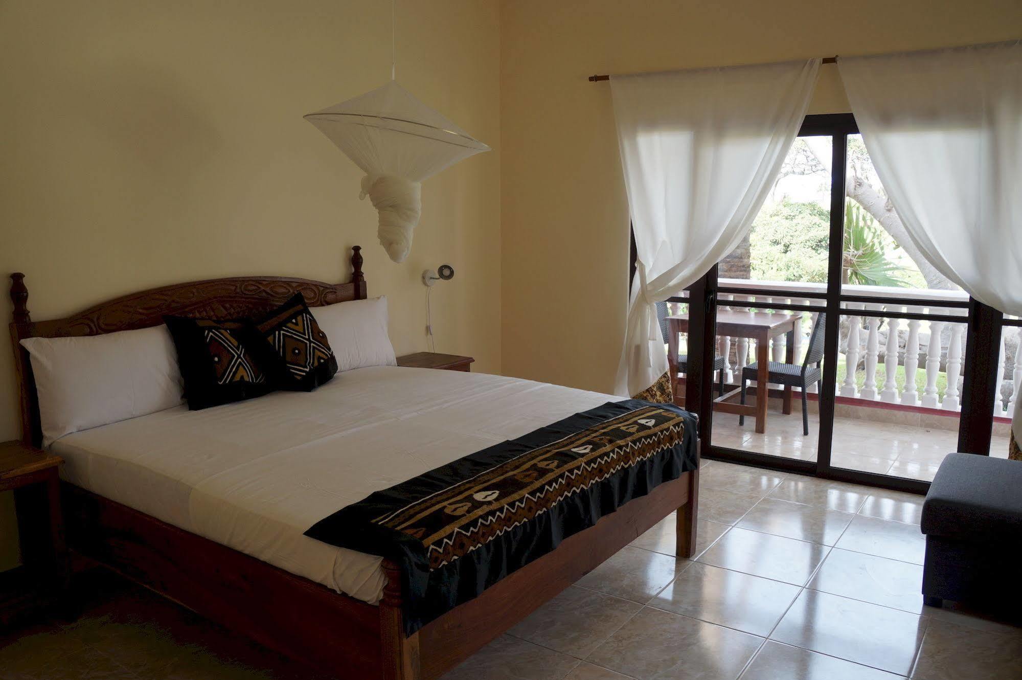 Lemon Creek Hotel Resort Bijilo ภายนอก รูปภาพ