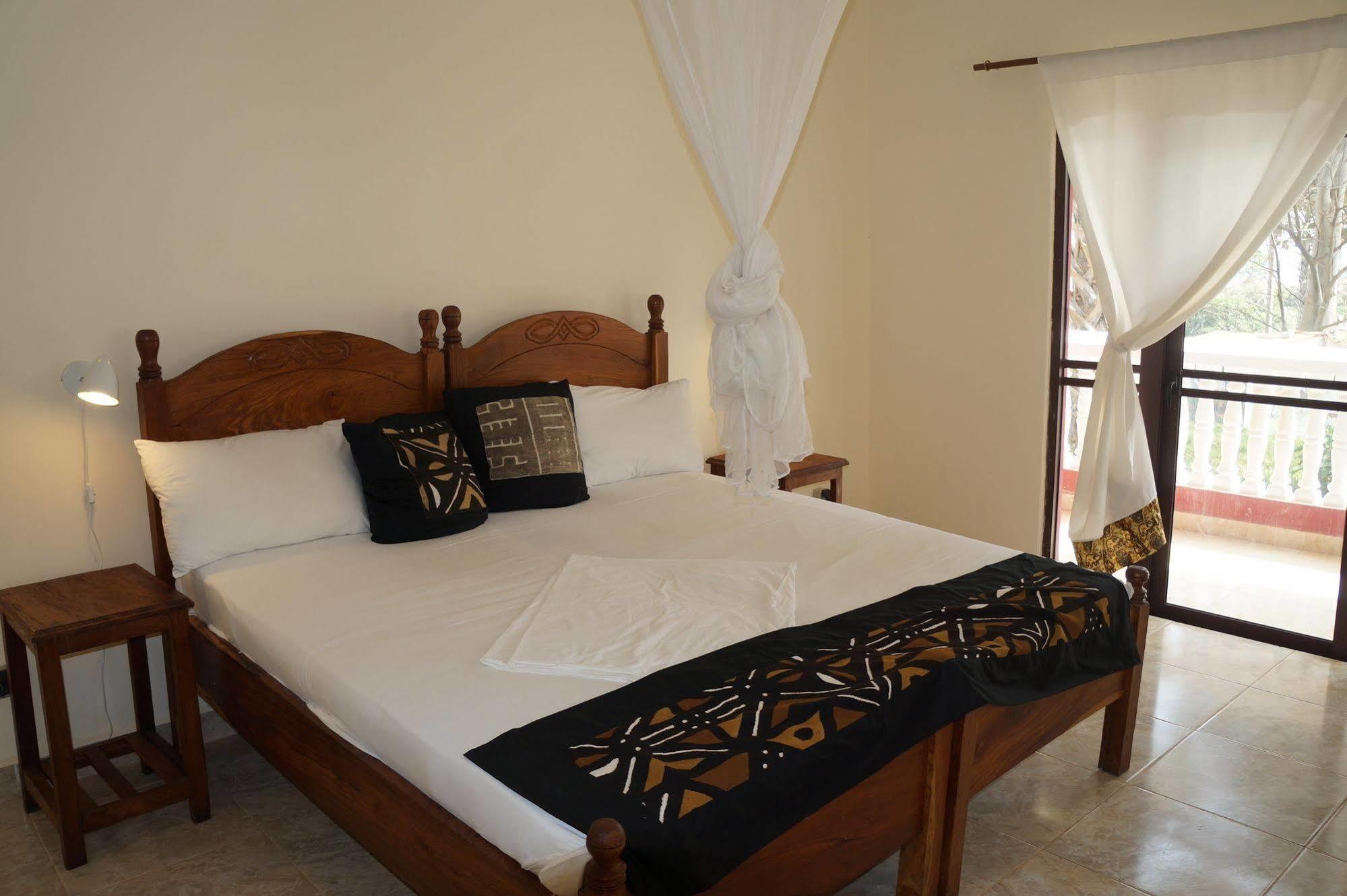 Lemon Creek Hotel Resort Bijilo ภายนอก รูปภาพ